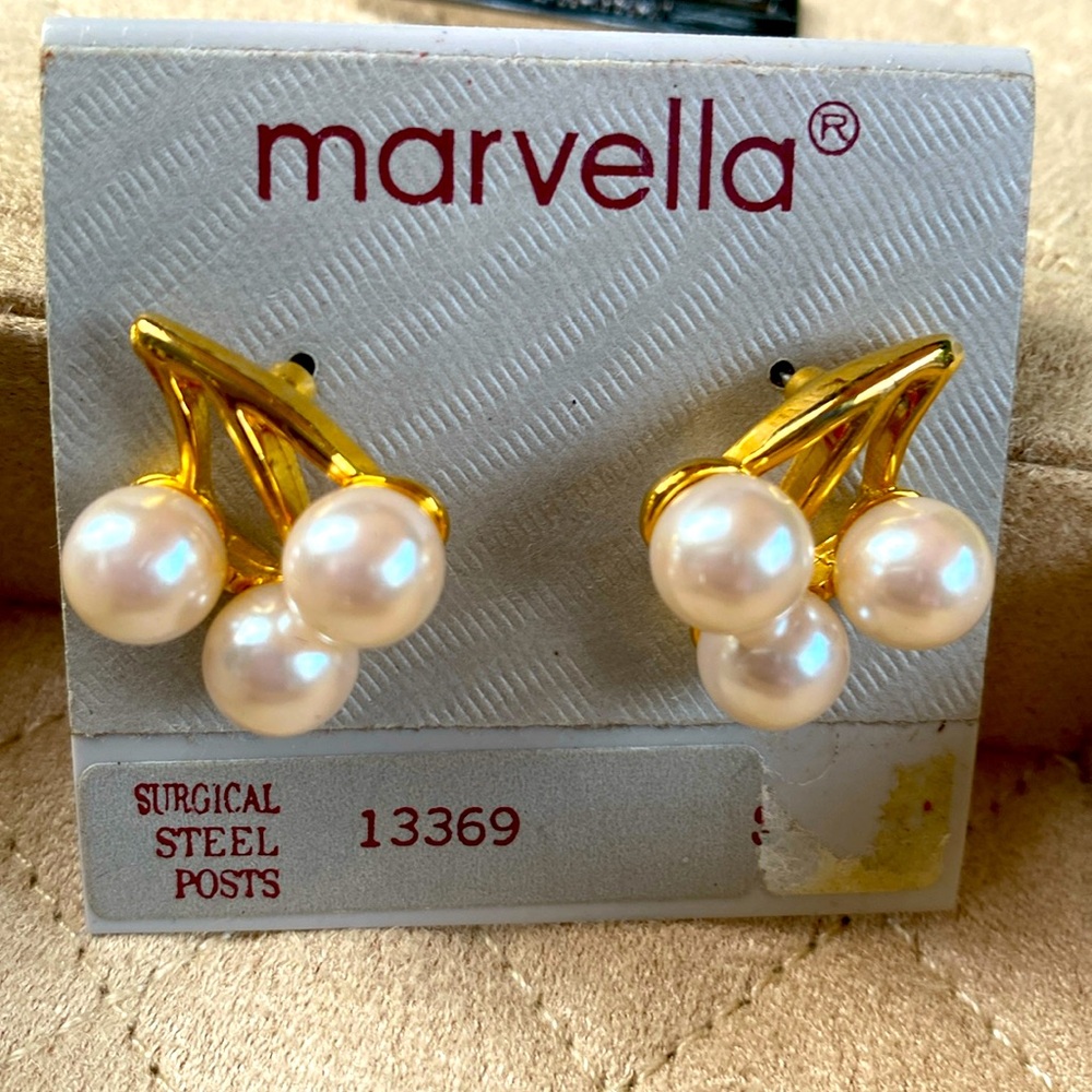 Gold Pearl Earrings
